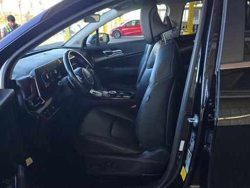 Used 2023 Kia Sportage EX image 5