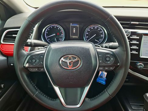 Used 2018 Toyota Camry SE FWD image 11