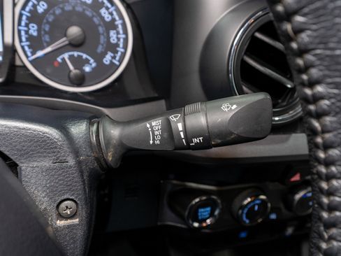 Used 2023 Toyota Tacoma TRD Sport image 29