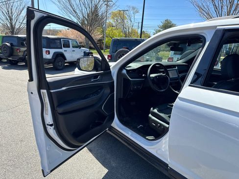New 2026 Jeep Grand Cherokee Limited AWD/4WD image 11