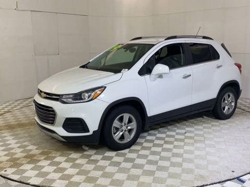 Used 2019 Chevrolet Trax LT w/ LT Convenience Package FWD image 7