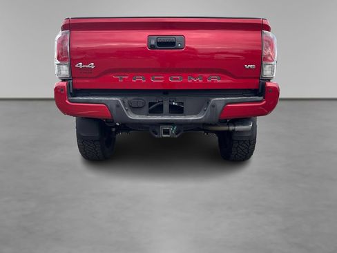 Used 2016 Toyota Tacoma Limited w/ Towing Package AWD/4WD image 16