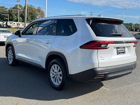 Used 2024 Toyota Grand Highlander XLE image 5