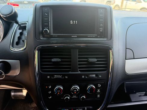 Used 2014 Dodge Grand Caravan SXT w/ UConnect Hands-Free Group FWD image 24