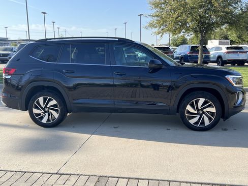 Certified 2025 Volkswagen Atlas SE w/ Panoramic Sunroof Package image 11