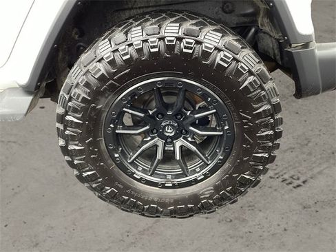 Used 2018 Jeep Wrangler Unlimited Sahara image 14