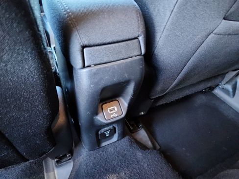 Used 2020 Jeep Renegade Latitude w/ Popular Equipment Group image 32