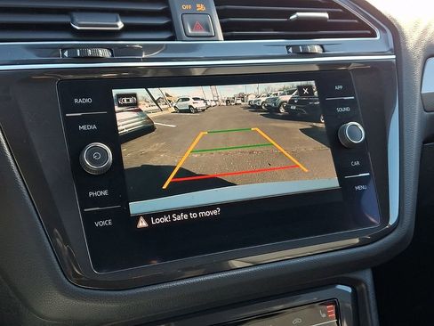 Certified 2022 Volkswagen Tiguan SE image 16