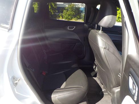 Used 2024 Jeep Compass Latitude image 11