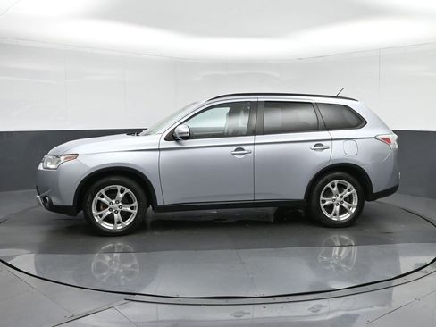 Used 2015 Mitsubishi Outlander SE image 4