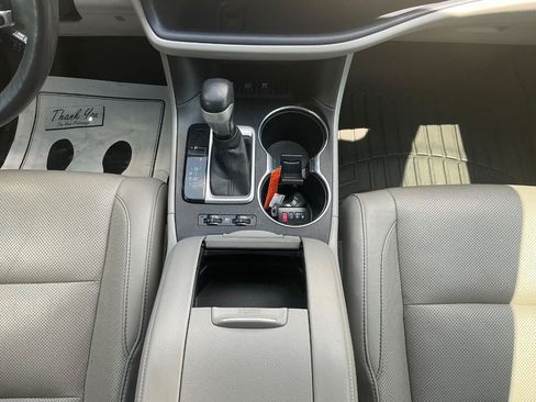 Used 2015 Toyota Highlander Limited w/ Driver Technology Package AWD/4WD image 24