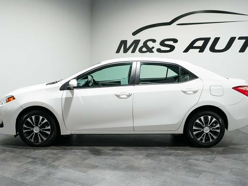 Used 2018 Toyota Corolla LE FWD image 3