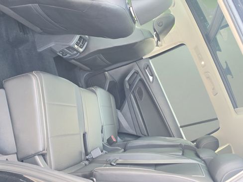 Used 2021 Volkswagen Tiguan SE w/ Panoramic Sunroof Package AWD/4WD image 30