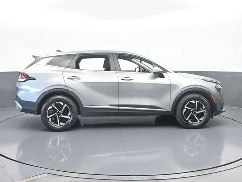 Used 2024 Kia Sportage LX image 7