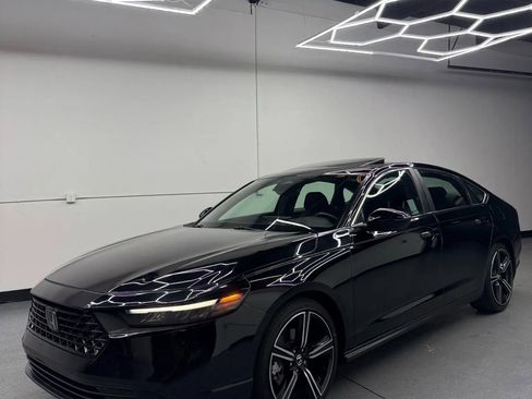 Used 2024 Honda Accord Sport image 3