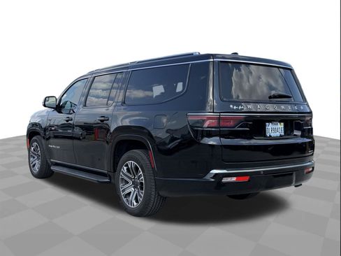 Used 2024 Jeep Wagoneer L Series II w/ Flexible Seating Group RWD image 3