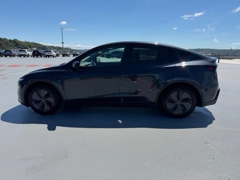Used 2026 Tesla Model Y AWD image 6