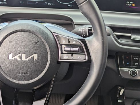 Certified 2025 Kia Seltos EX w/ EX Sunroof Package image 18