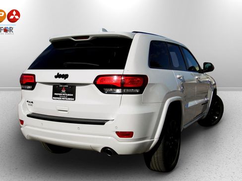 Used 2018 Jeep Grand Cherokee Altitude image 2