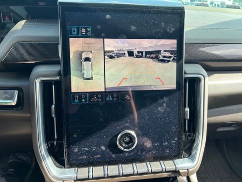 Used 2025 GMC Yukon Elevation AWD/4WD image 14