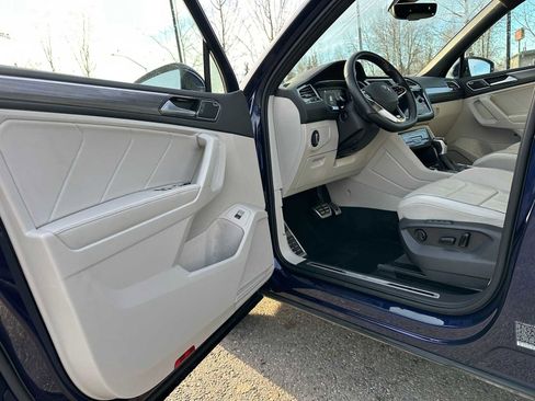 Used 2022 Volkswagen Tiguan SEL R-Line image 19