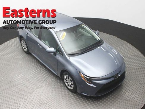 Used 2022 Toyota Corolla LE FWD image 3