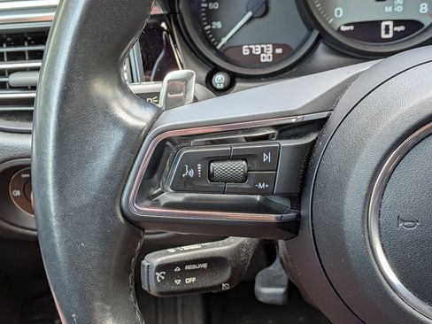Certified 2022 Porsche Macan S AWD/4WD image 8