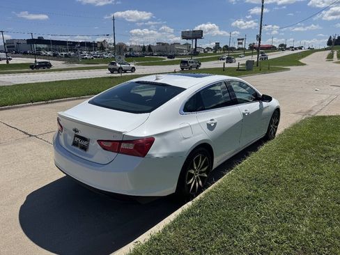 Used 2017 Chevrolet Malibu LT FWD image 5