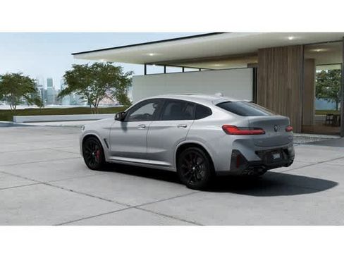 New 2025 BMW X4 M40i image 2