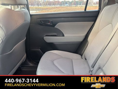 Used 2023 Toyota Highlander L image 41