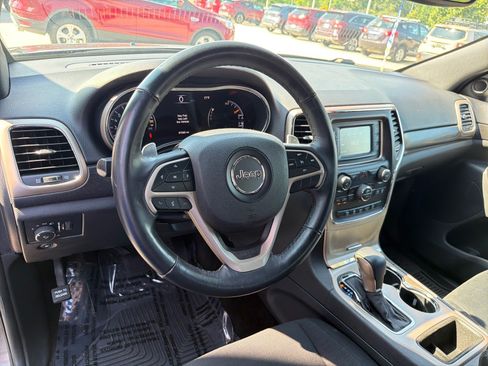 Used 2017 Jeep Grand Cherokee Laredo w/ Quick Order Package 23E AWD/4WD image 15