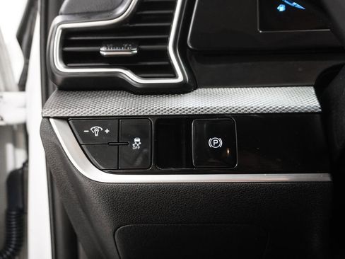 Used 2023 Kia Sportage LX image 19