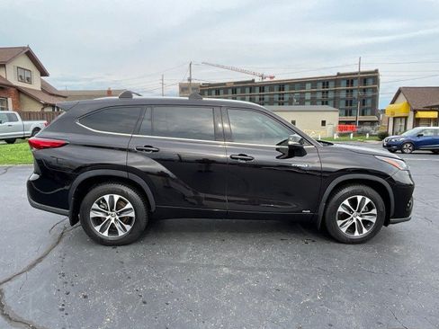 Used 2021 Toyota Highlander XLE AWD/4WD image 8