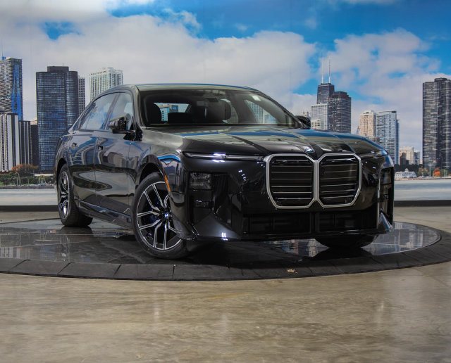 Used 2027 BMW i7 xDrive50 w/ M Sport Package AWD/4WD image 1