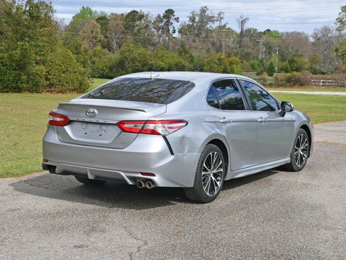 Used 2020 Toyota Camry SE image 4
