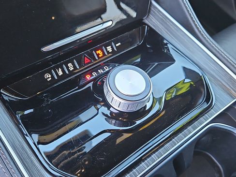 Used 2023 Jeep Wagoneer L Series III image 23