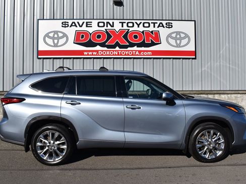Used 2023 Toyota Highlander Limited image 7