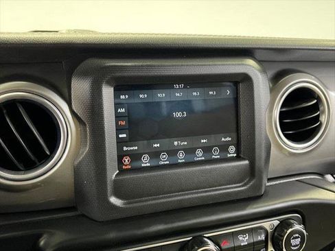 Certified 2021 Jeep Gladiator Overland w/ Cold Weather Group image 36