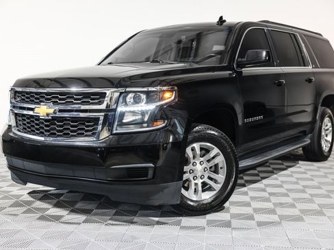 Used 2019 Chevrolet Suburban LT image 8