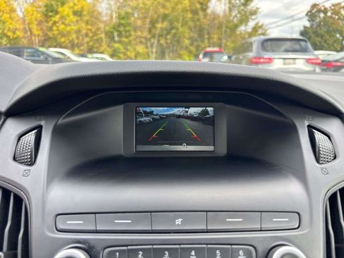 Used 2018 Ford Focus SE w/ SE Appearance Package image 20