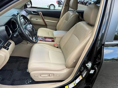 Used 2012 Toyota Highlander Limited w/ Tow Pkg AWD/4WD image 16