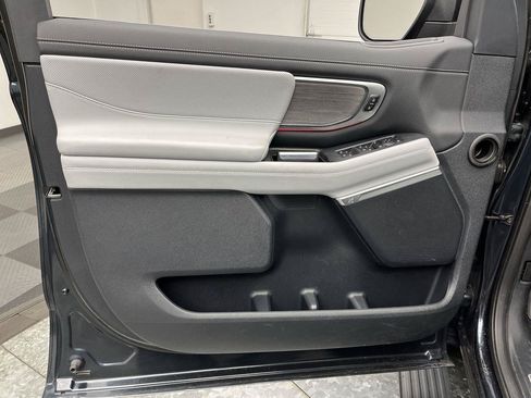 Certified 2025 Ford Expedition Platinum w/ Platinum Ultimate Package AWD/4WD image 9