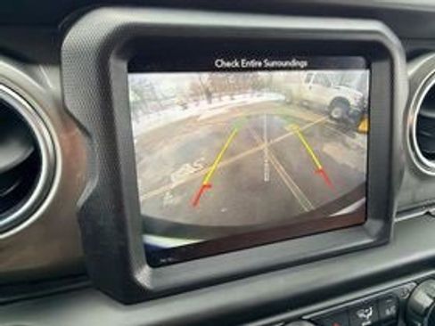 Used 2019 Jeep Wrangler Unlimited Sahara image 13