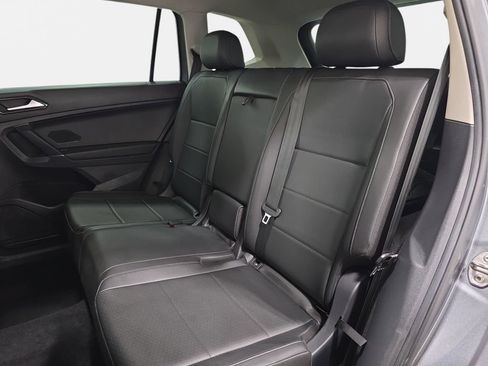 Used 2018 Volkswagen Tiguan SE AWD/4WD image 13