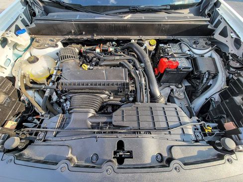 Used 2025 Ford Maverick XL w/ Equipment Group 102A AWD/4WD image 32