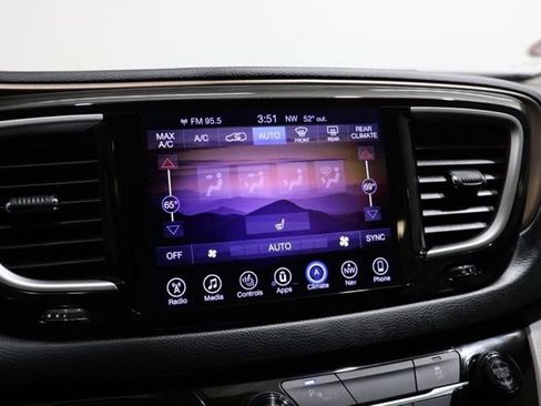 Used 2017 Chrysler Pacifica Touring-L FWD image 25