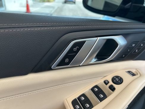 Used 2022 BMW X5 xDrive40i w/ M Sport Package AWD/4WD image 50