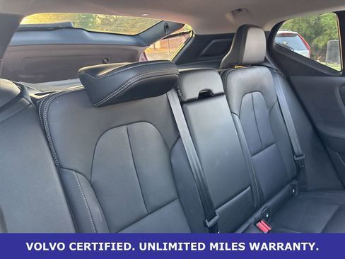 Used 2024 Volvo XC40 B5 Plus image 11