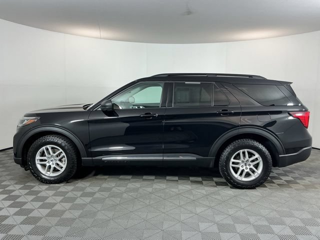 Used 2025 Ford Explorer Active AWD/4WD image 8