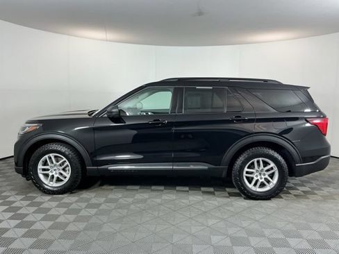 Used 2025 Ford Explorer Active AWD/4WD image 8